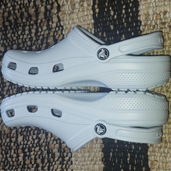 Crocs Clogs NWOT UNISEX - Picture 4 of 9